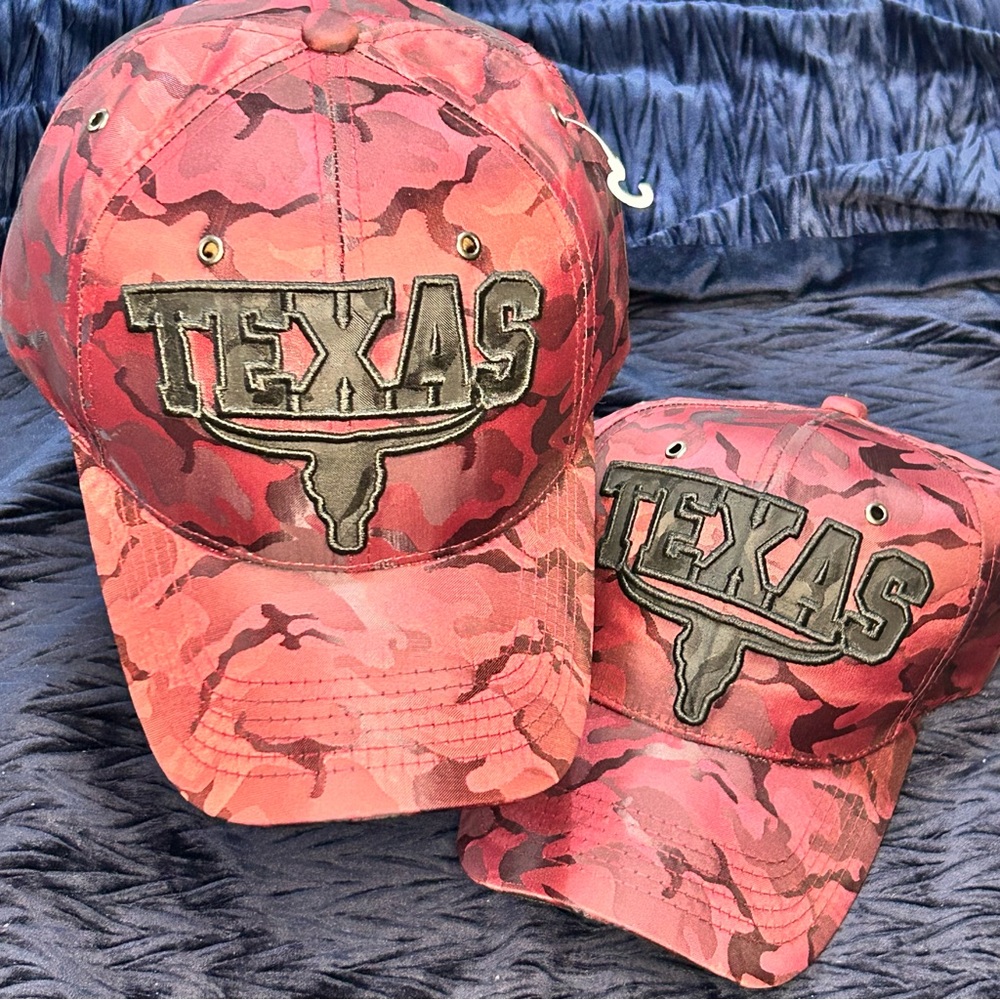 Red camo Texas hat with a longhorn. Only 1 Available.